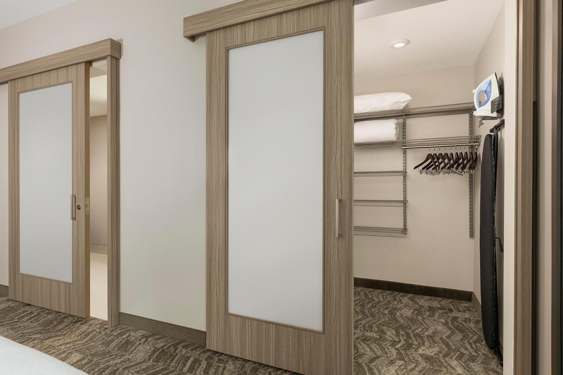 Springhill Suites By Marriott Fargo Room photo