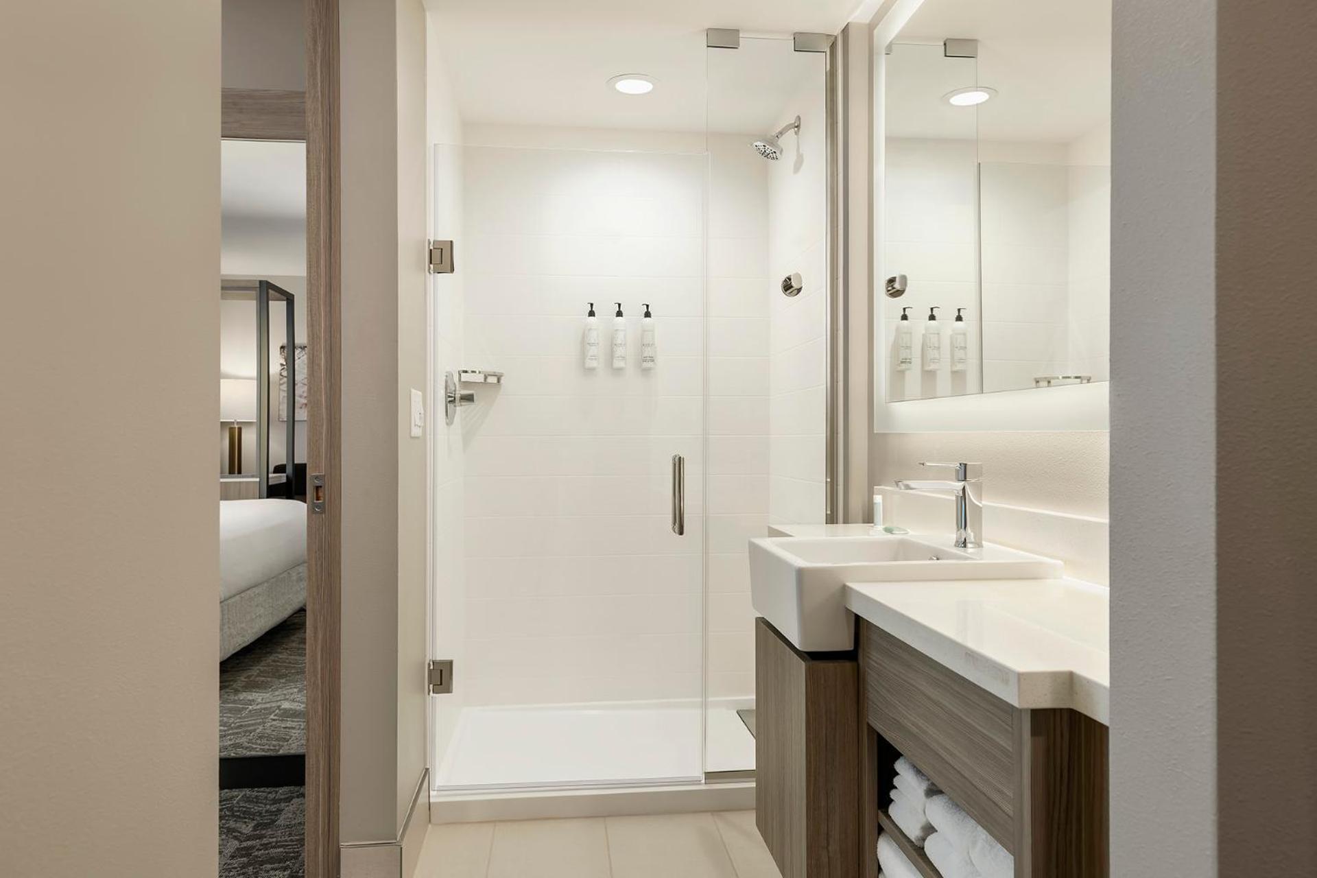 Springhill Suites By Marriott Fargo Room photo