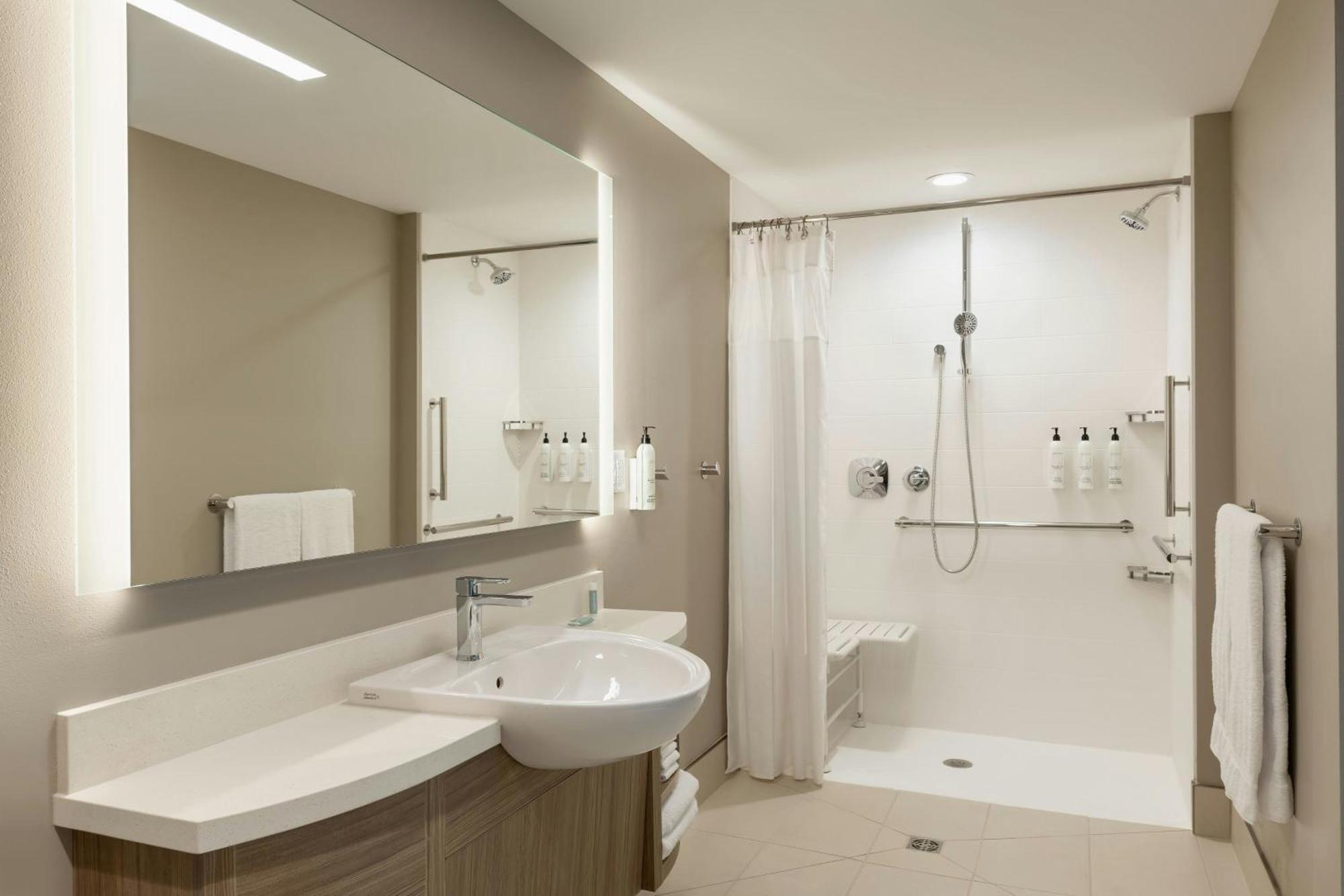 Springhill Suites By Marriott Fargo Exterior photo