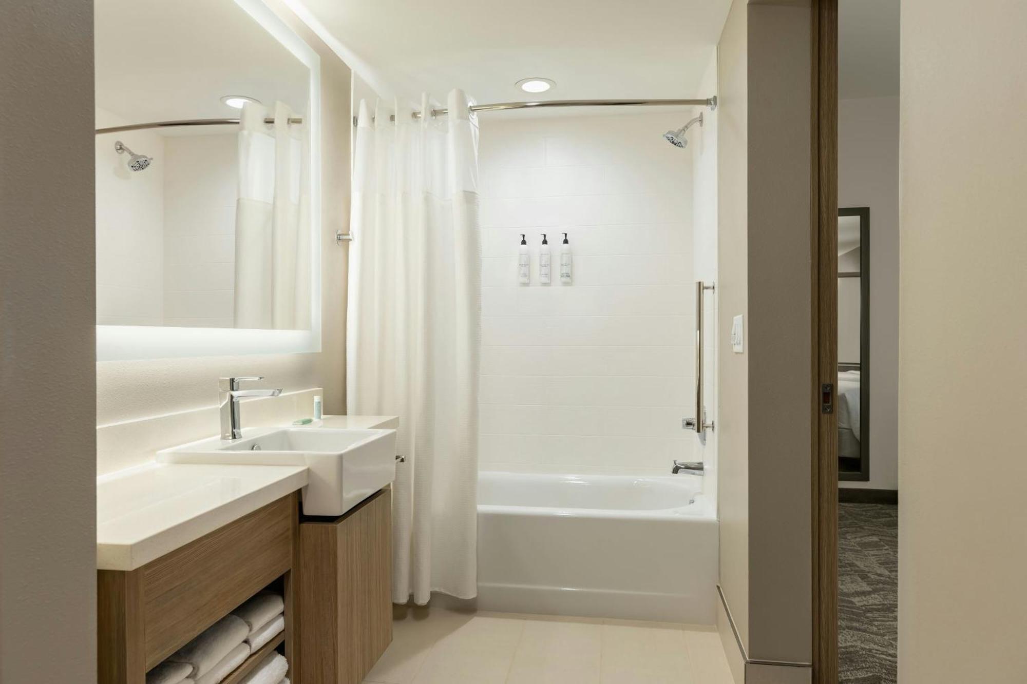 Springhill Suites By Marriott Fargo Exterior photo