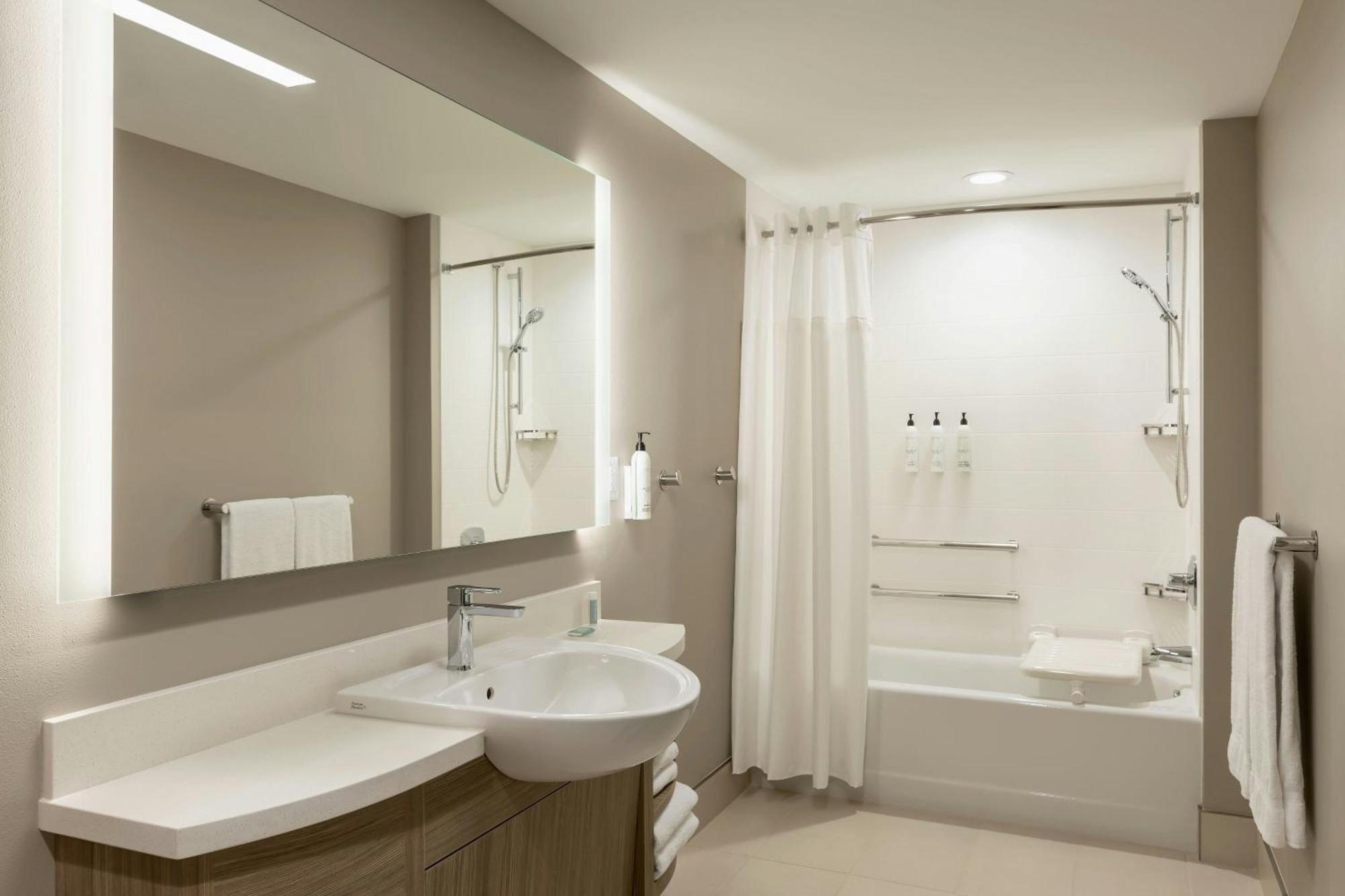 Springhill Suites By Marriott Fargo Exterior photo