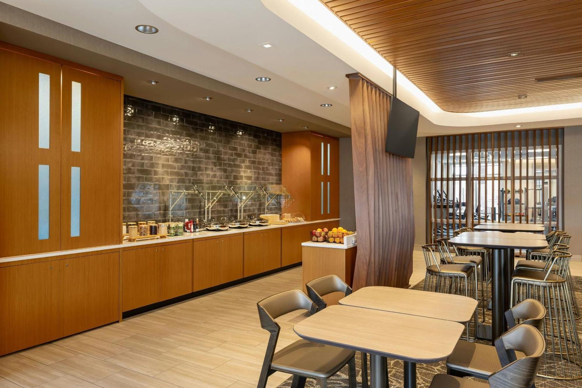 Springhill Suites By Marriott Fargo Exterior photo