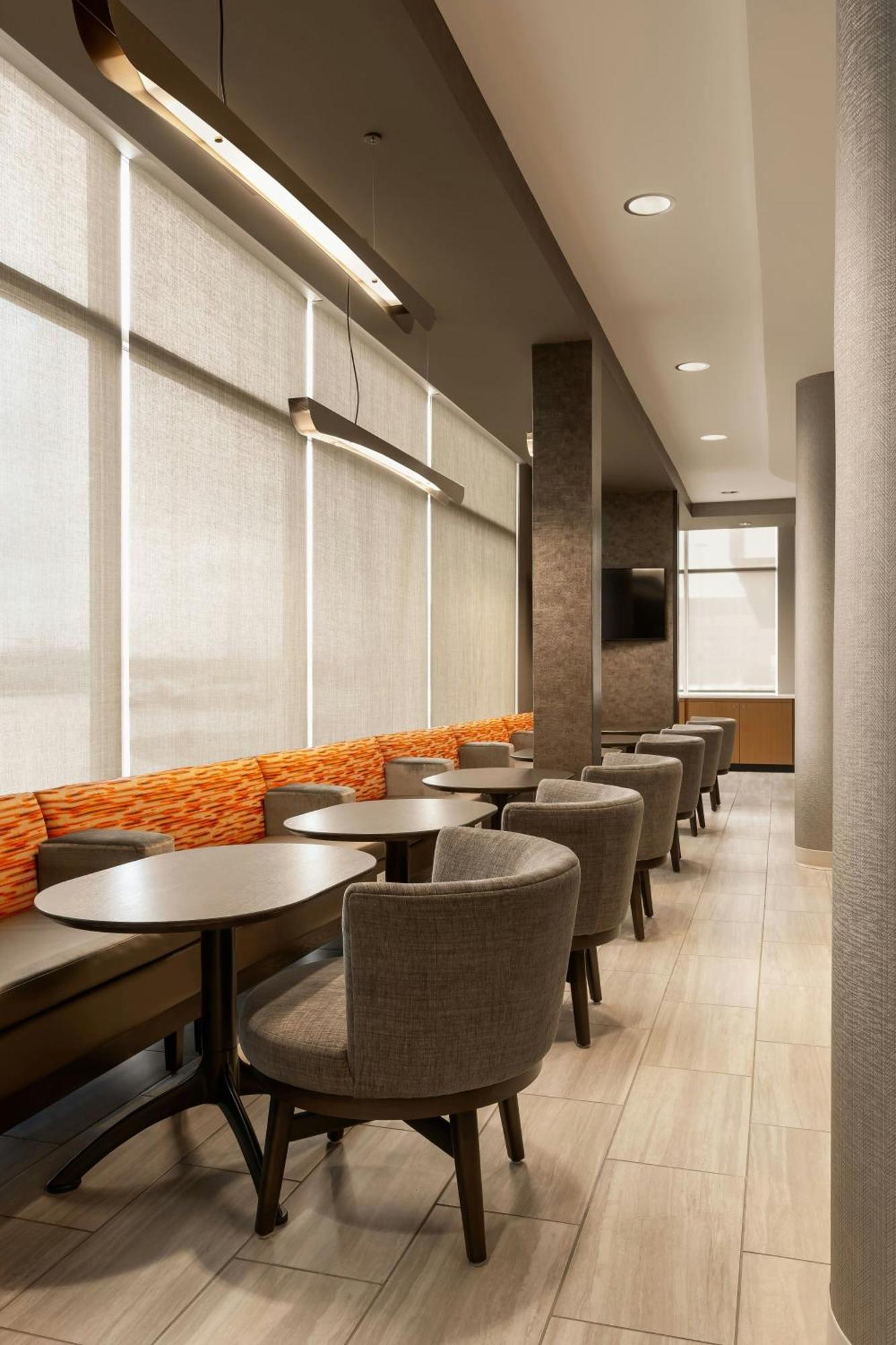 Springhill Suites By Marriott Fargo Exterior photo